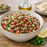 سلطة الفول بالطماطم والبقدونس